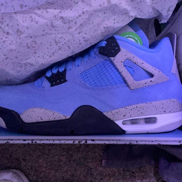 Retros - Picture 6 of 16